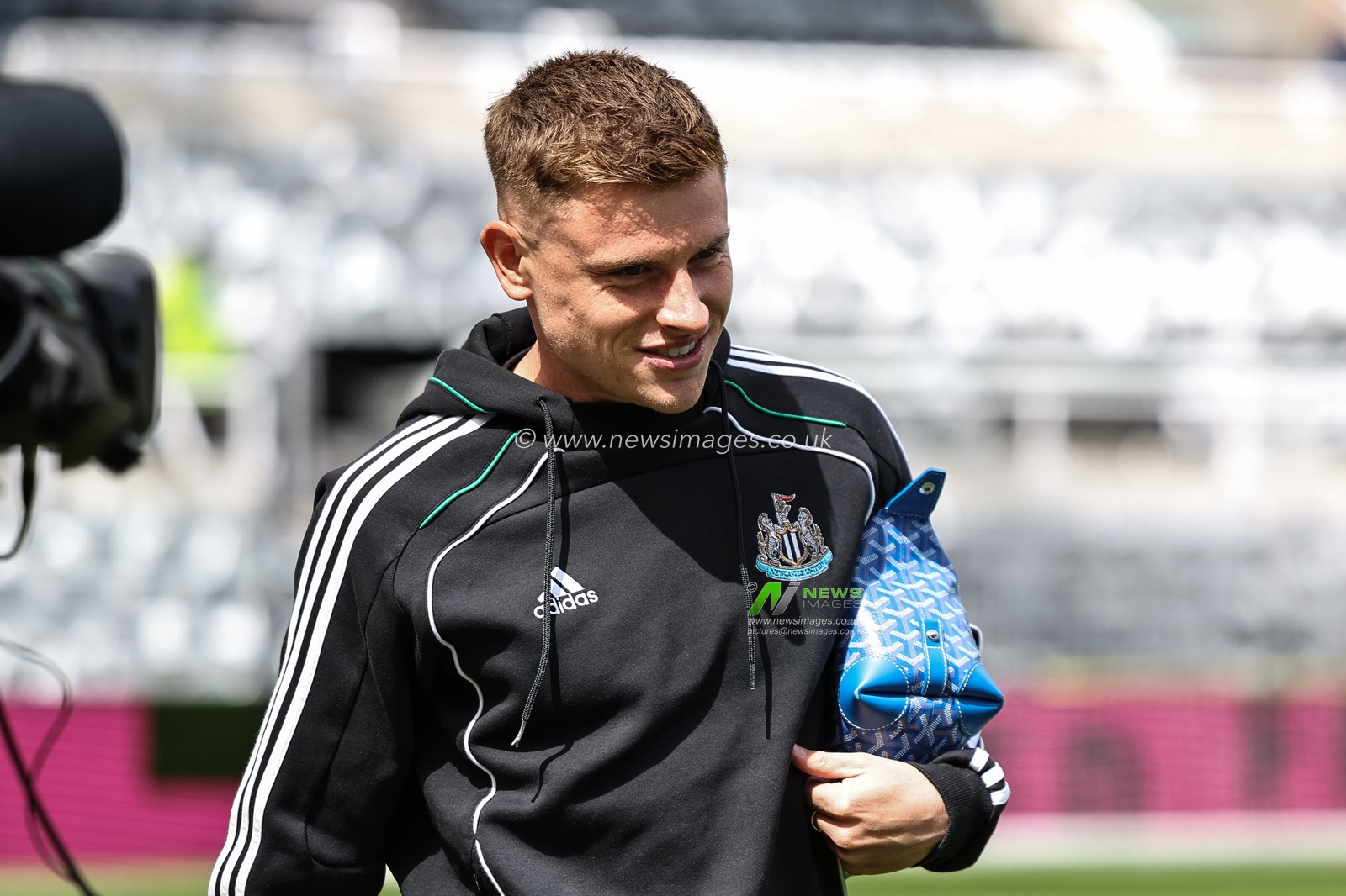 Harvey Barnes of Newcastle United arrives during the Premier League match Newcastle United vs Everton at St. James's Park, Newcastle, United Kingdom, 25th May 2025

(Photo by Mark Cosgrove/News Images)