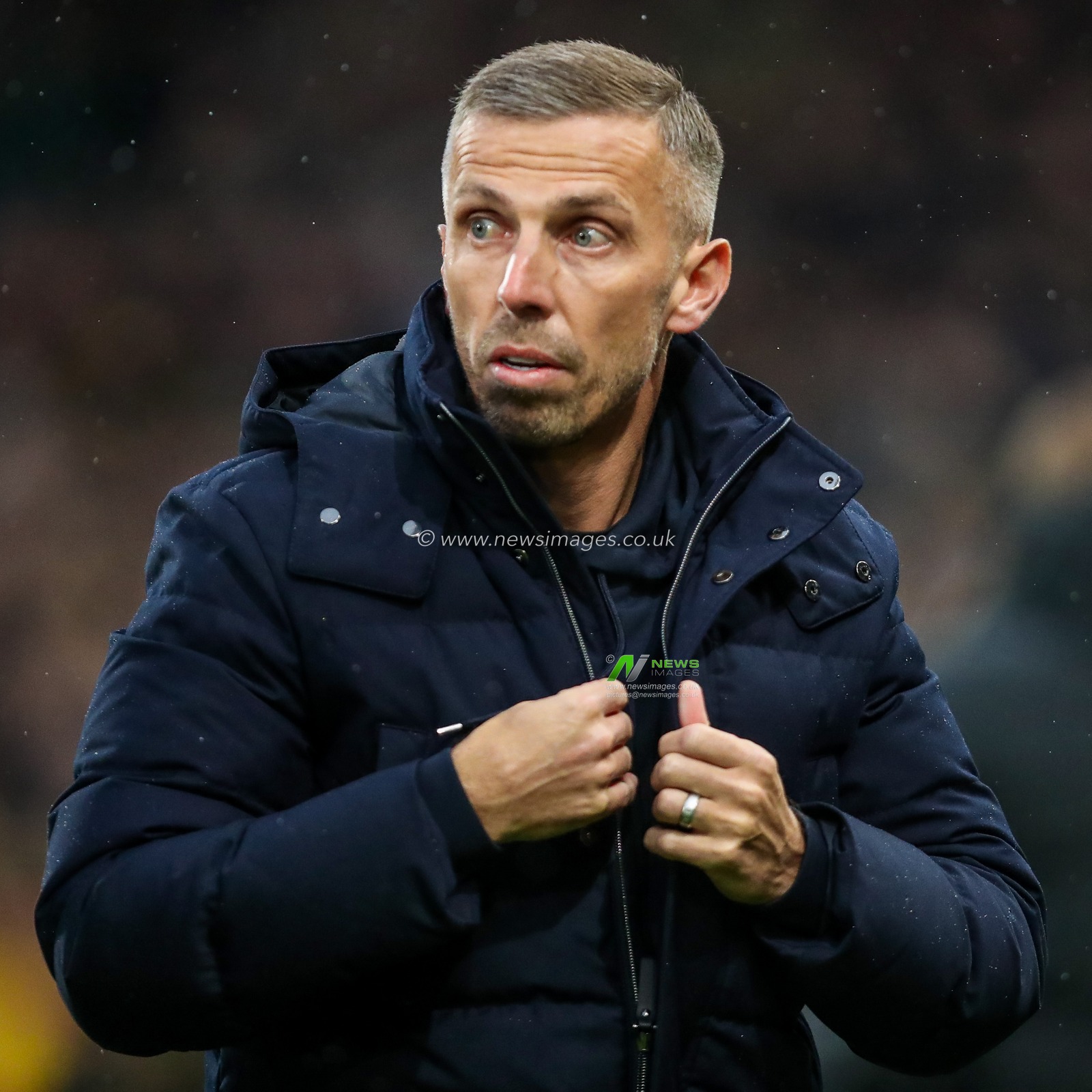 Gary Oâ€™Neil of Wolverhampton Wanderers looks on prior to the Premier League match Fulham vs Wolverhampton Wanderers at Craven Cottage, London, United Kingdom, 23rd November 2024

(Photo by Izzy Poles/News Images)