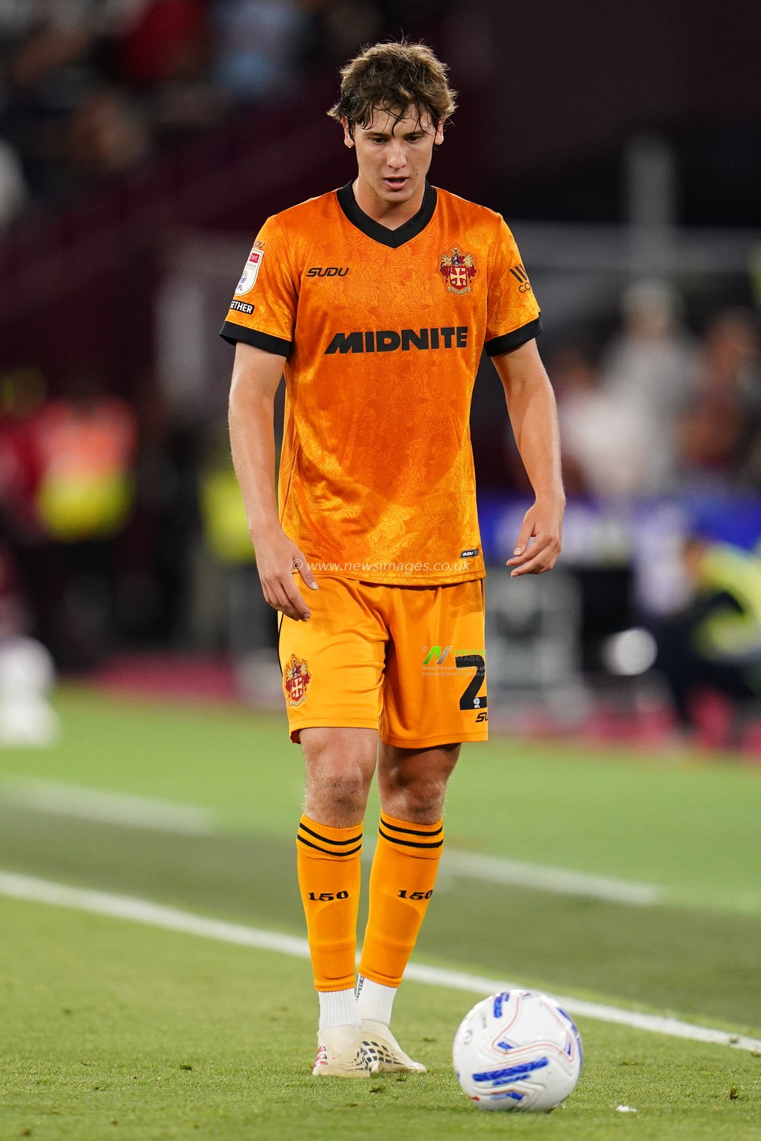 Fer Lopez of Wolverhampton Wanderers over free kick during the Sky Bet Championship match West Ham United vs Wolverhampton Wanderers at London Stadium, London, United Kingdom on 01 September 2026

(Photo by Harvey Murphy/News Images)