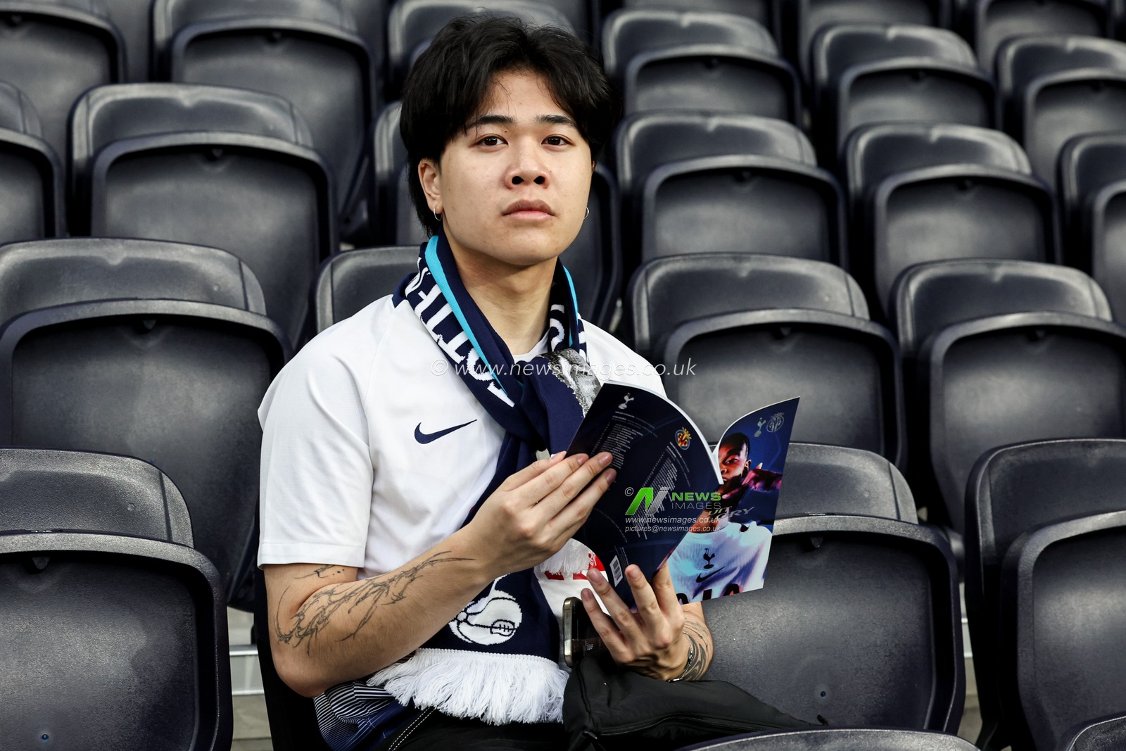 Tottenham fan arrives at stadium ahead of the UEFA Champions League match Tottenham Hotspur vs Villarreal at Tottenham Hotspur Stadium, London, United Kingdom, 16th September 2025

(Photo by Mark Cosgrove/News Images)