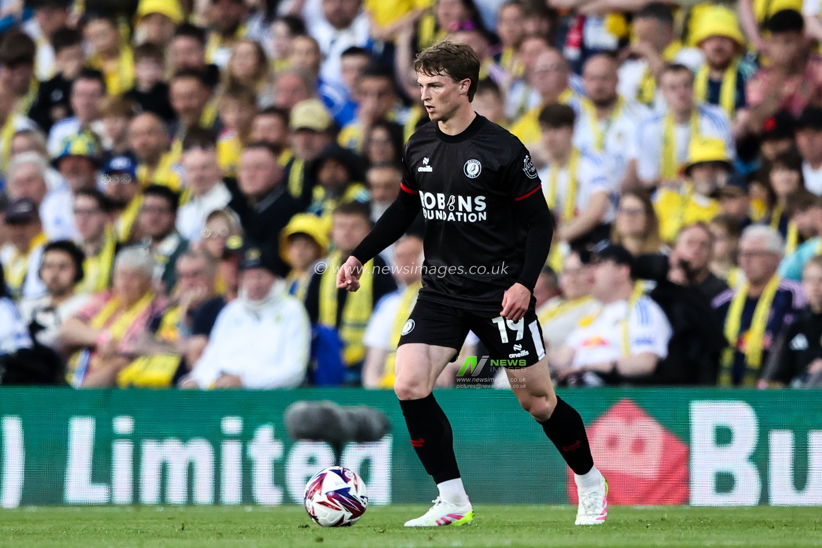 George Tanner of Bristol City in action during the Sky Bet Championship match Leeds United vs Bristol City at Elland Road, Leeds, United Kingdom, 28th April 2025

(Photo by Alfie Cosgrove/News Images)