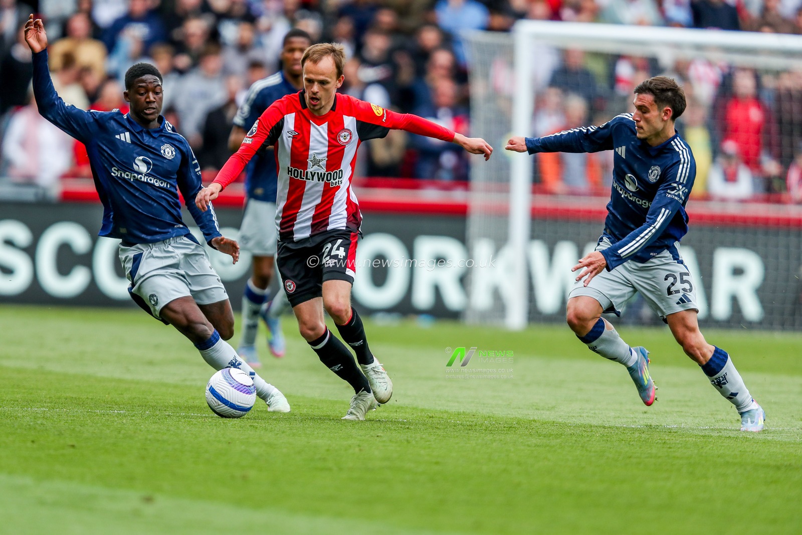 Mikkel Damsgaard of Brentford is put under pressure by Kobbie Mainoo and Manuel Ugarte of Manchester United during the Premier League match Brentford vs Manchester United at The Gtech Community Stadium, London, United Kingdom, 4th May 2025

(Photo by Izzy Poles/News Images)