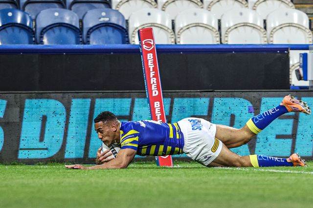Albert Hopoate of Warrington Wolves goes over for a try during the Betfred Super League round 10 match Huddersfield Giants vs Warrington Wolves at Accu Stadium, Huddersfield, United Kingdom on 02 May 2026

(Photo by Alfie Cosgrove/News Images)