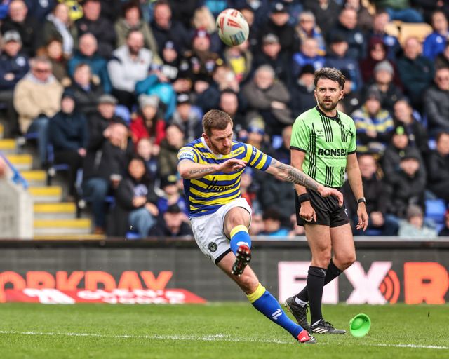 Marc Sneyd of Warrington Wolves scores a penalty during the Betfred Super League round 7 match Warrington Wolves vs Leigh Leopards at The Halliwell Jones Stadium, Warrington, United Kingdom on 04 April 2026

(Photo by Alfie Cosgrove/News Images)