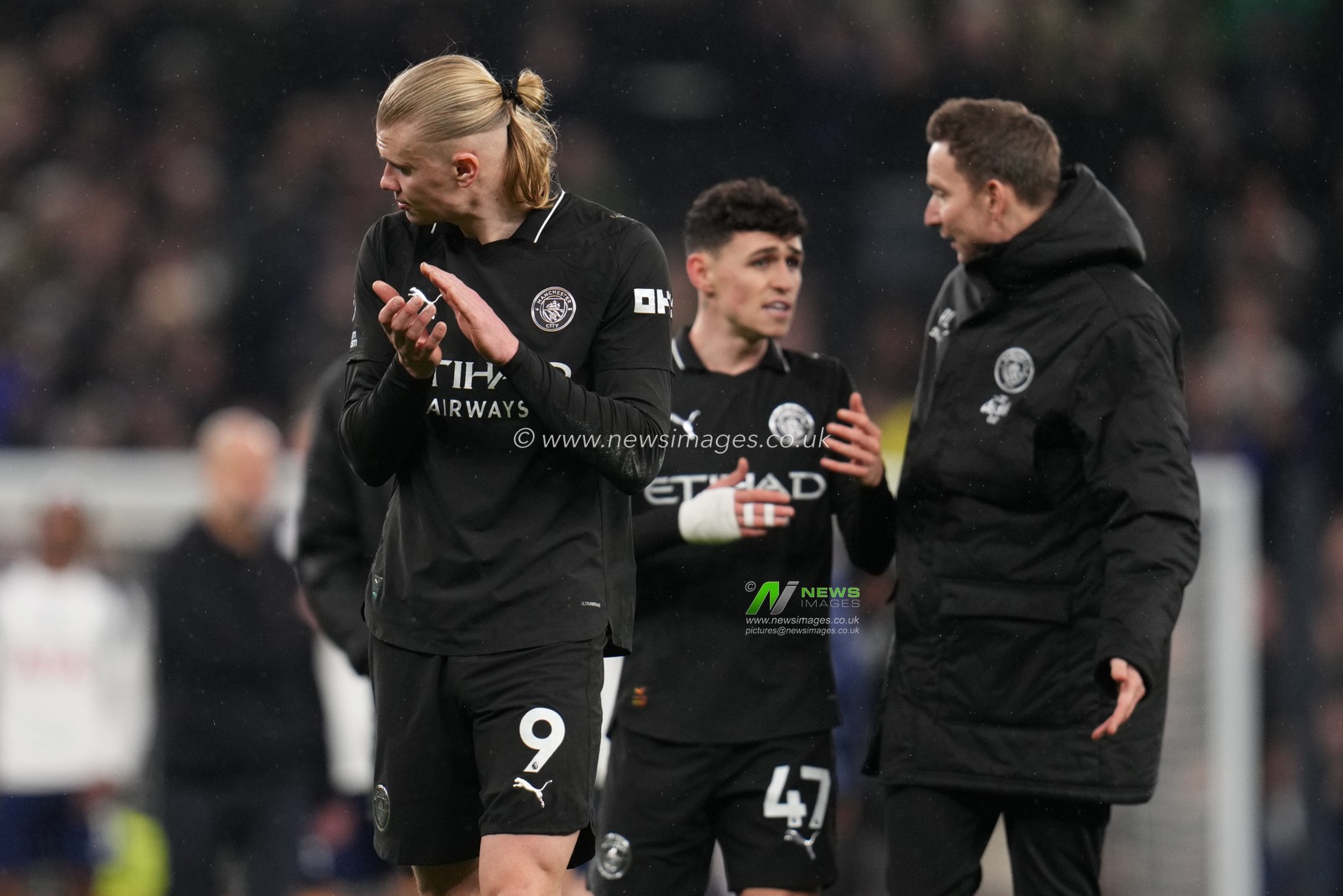 Manchester city players at full time during the Premier League match Tottenham Hotspur vs Manchester City at Tottenham Hotspur Stadium, London, United Kingdom, 1st February 2026

(Photo by Harvey Murphy/News Images)