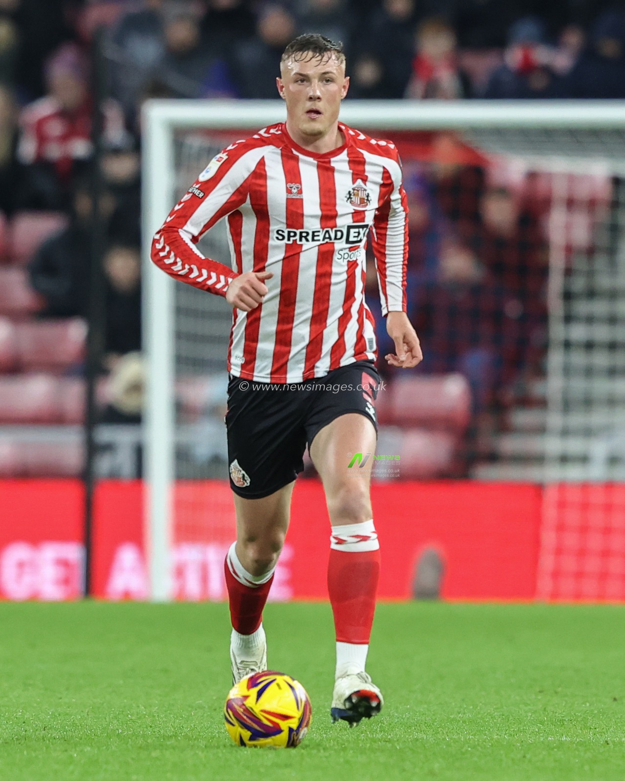 Daniel Ballard of Sunderland during the Sky Bet Championship match Sunderland vs West Bromwich Albion at Stadium Of Light, Sunderland, United Kingdom, 26th November 2024

(Photo by Alfie Cosgrove/News Images)