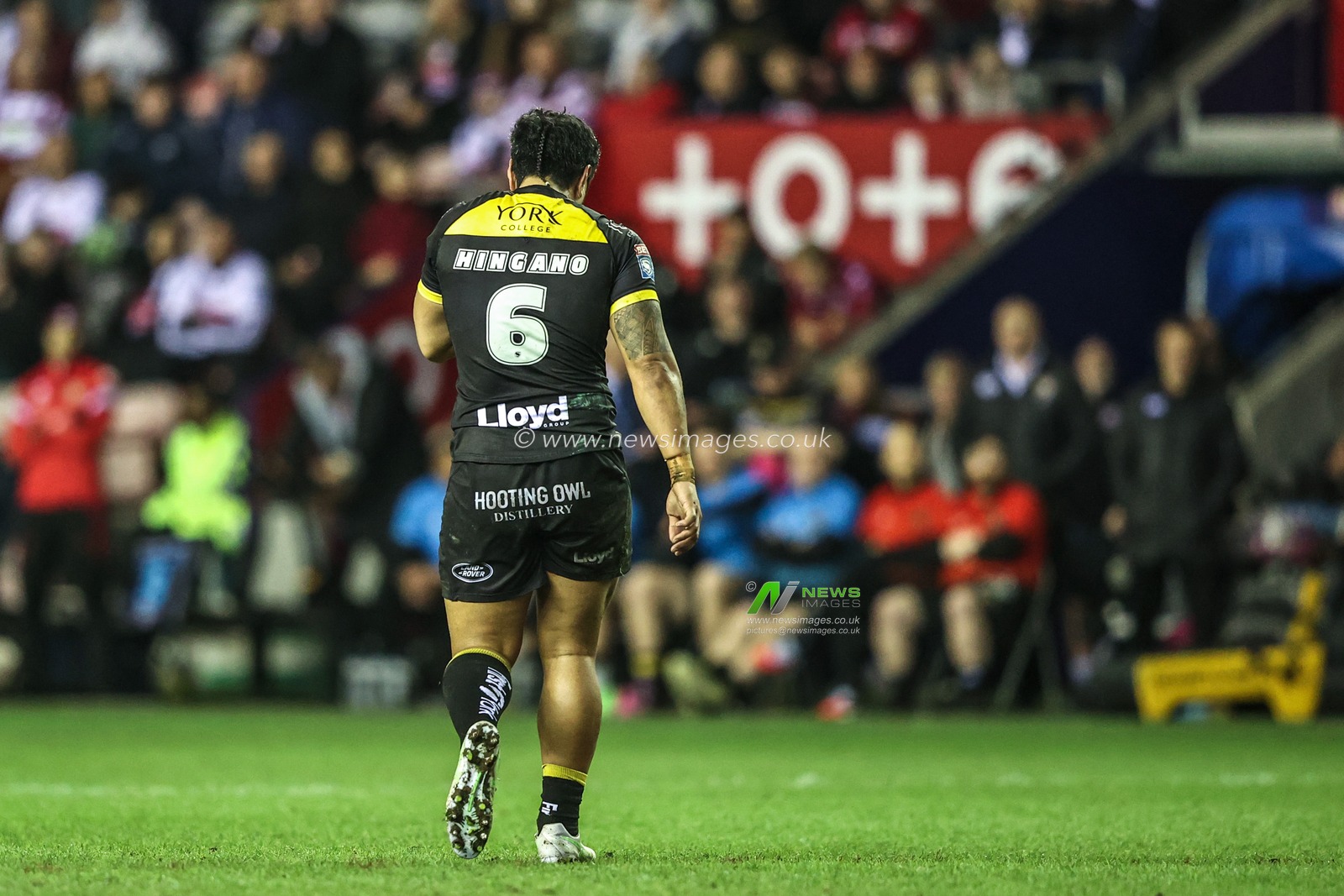 Ata Hingano of York Knights leaves the field of play after being sent off by referee Marcus Griffiths during the Betfred Super League round 5 match Wigan Warriors vs York Knights at The Brick Community Stadium, Wigan, United Kingdom on 19 March 2026

(Photo by Alfie Cosgrove/News Images)