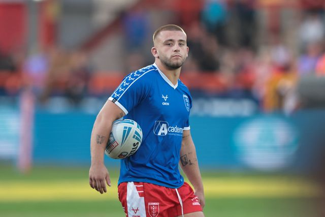 Mikey Lewis of Hull KR in the pre-game warm up during the Betfred Super League Round 24 match Hull KR vs St Helens at Sewell Group Craven Park, Kingston upon Hull, United Kingdom, 29th August 2025

(Photo by Mark Cosgrove/News Images)