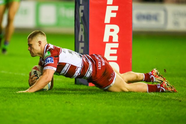 Ryan Hampshire of Wigan Warriors scores a try during the Betfred Super League Round 8 match Wigan Warriors vs Castleford Tigers at DW Stadium, Wigan, United Kingdom, 19th April 2024

(Photo by Craig Thomas/News Images)