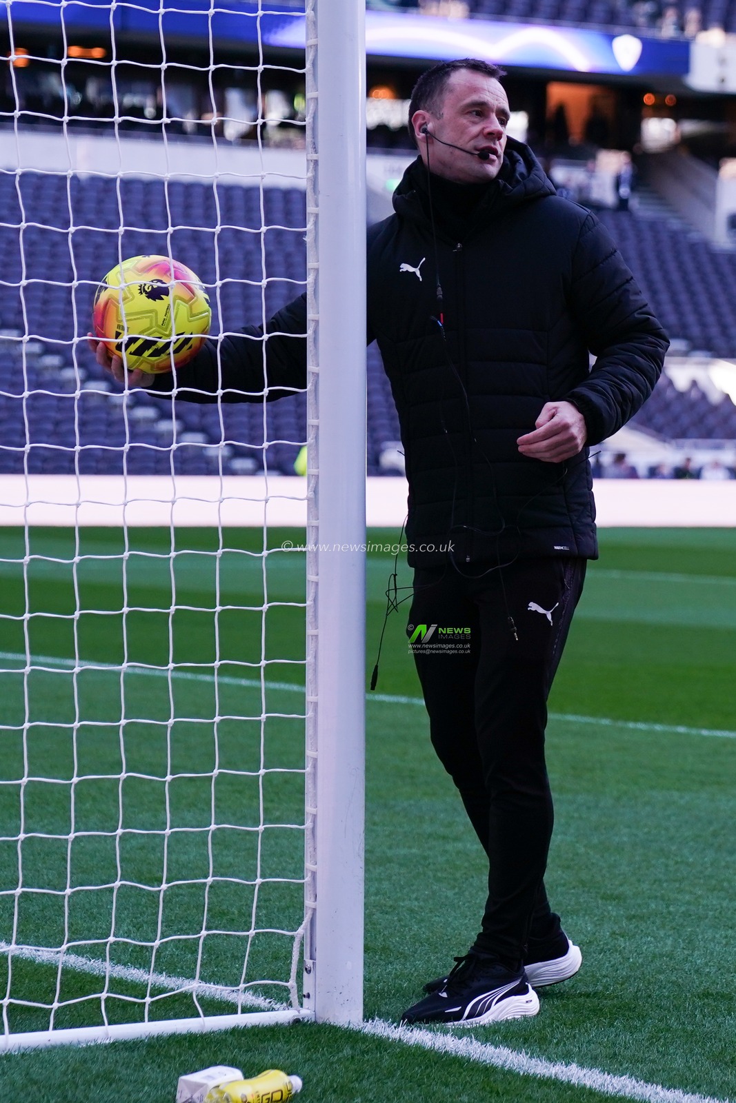 Referee Stuart Attwell ahead of the Premier League match Tottenham Hotspur vs Sunderland at Tottenham Hotspur Stadium, London, United Kingdom, 4th January 2026

(Photo by Harvey Murphy/News Images)

*** GER AUT SUI OUT ***