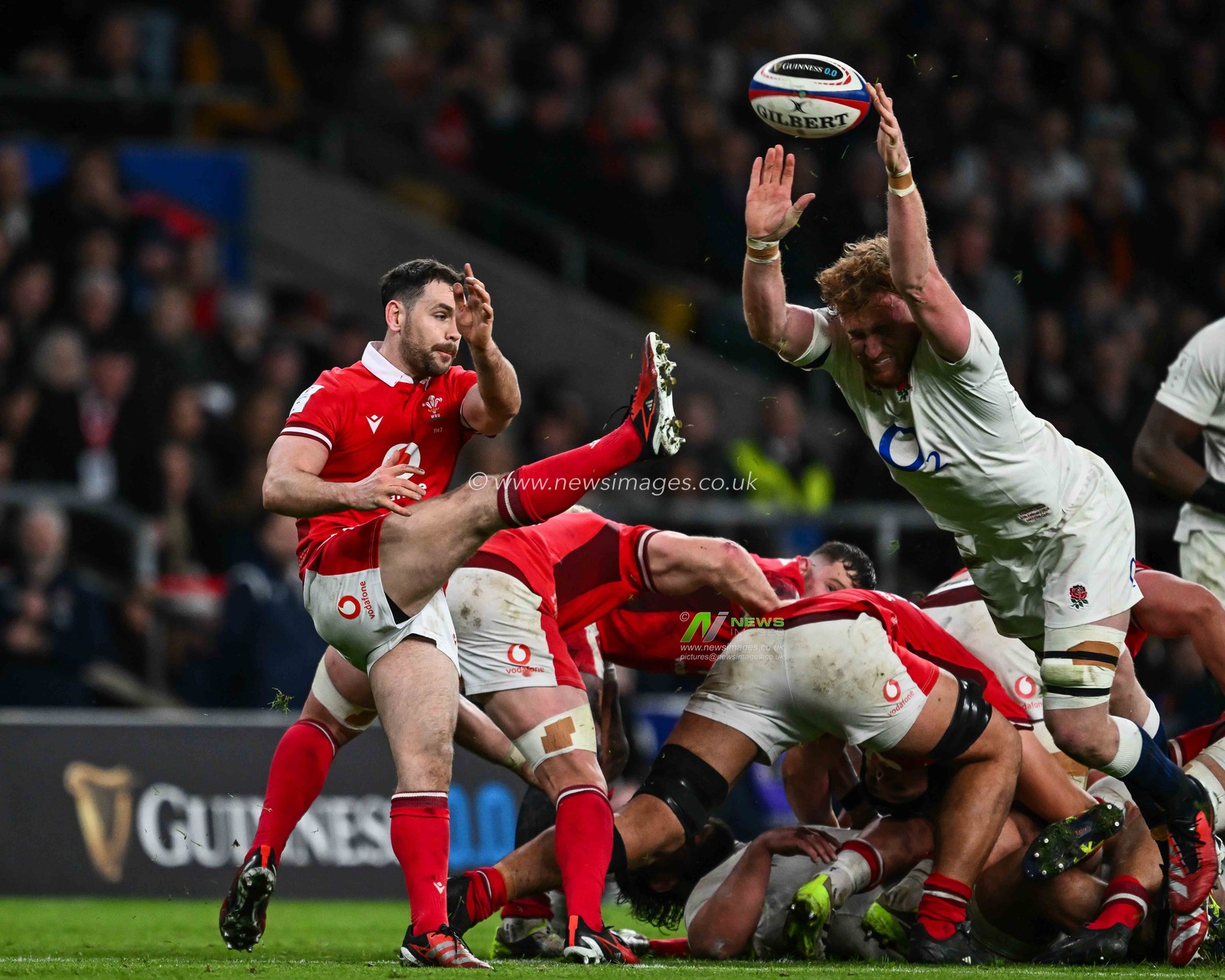 Ollie Chessum of England charges down Tomos Williams of Wales box kick during the 2024 Guinness 6 Nations match England vs Wales at Twickenham Stadium, Twickenham, United Kingdom, 10th February 2024

(Photo by Craig Thomas/News Images)