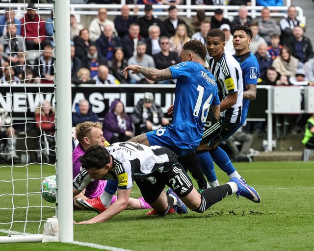 Marcus Tavernier of Bournemouth scores to make it 0-1 during the Premier League match Newcastle Untied vs Bournemouth at St. James's Park, Newcastle, United Kingdom on 18 April 2026

(Photo by Mark Cosgrove/News Images)