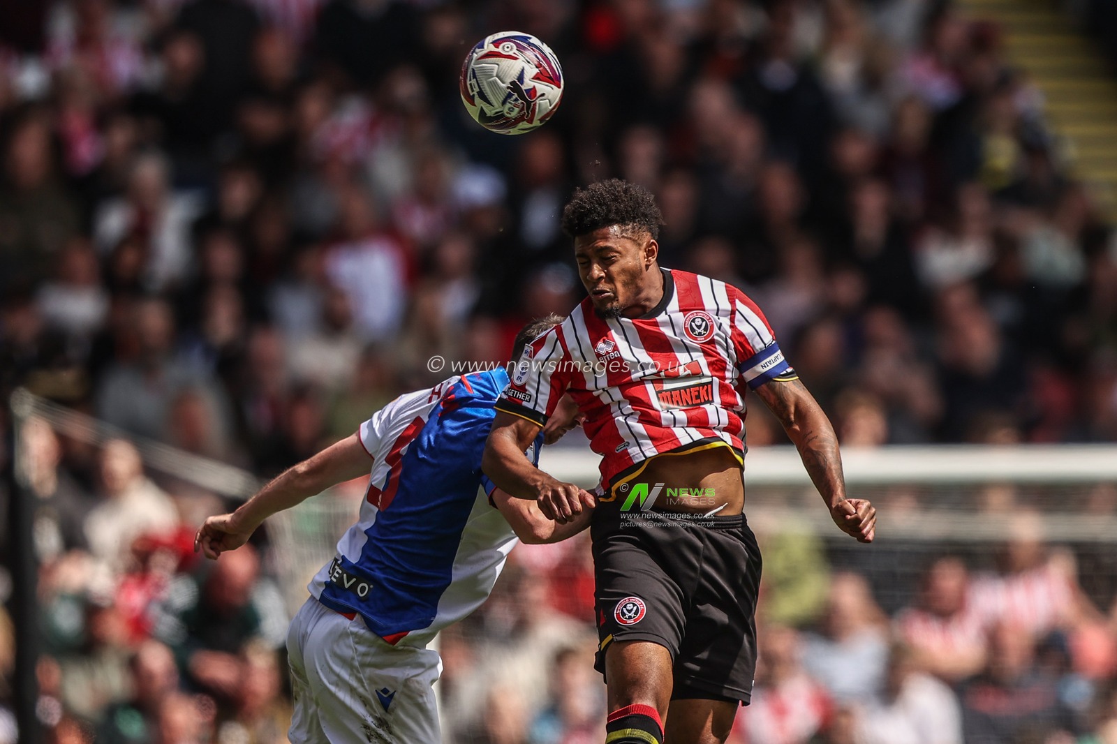 Rhian Brewster of Sheffield United jumps up to win the high ball from Dominic Hyam of Blackburn Rovers during the Sky Bet Championship match Sheffield United vs Blackburn Rovers at Bramall Lane, Sheffield, United Kingdom, 3rd May 2025

(Photo by Alfie Cosgrove/News Images)