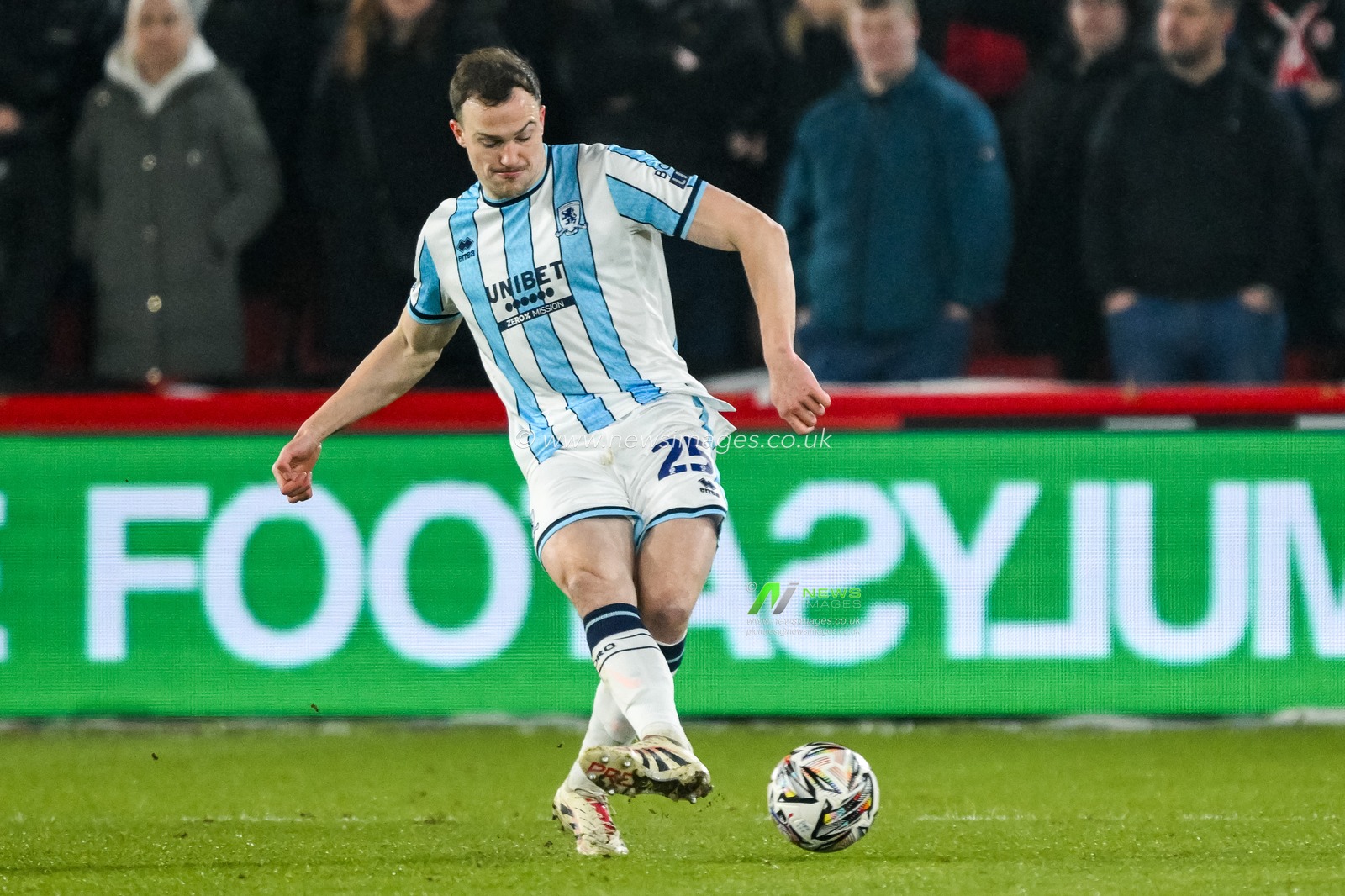 George Edmundson of Middlesbrough passes the ball during the Sky Bet Championship match Sheffield United vs Middlesbrough at Bramall Lane, Sheffield, United Kingdom, 12th February 2025

(Photo by Craig Thomas/News Images)