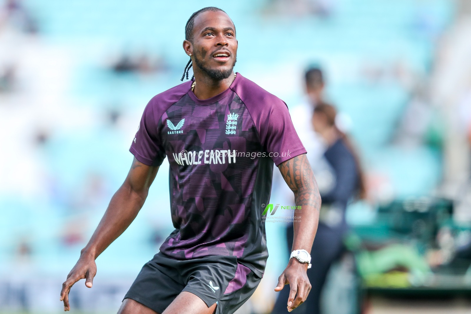 Jofra Archer of England warms up prior to the 5th Rothesay Test Match day 4 England vs India at The Kia Oval, London, United Kingdom, 3rd August 2025

(Photo by Izzy Poles/News Images)