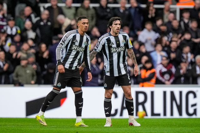 Jacob Ramsey of Newcastle United celebrates his goal to make it  1-1 with Sandro Tonali of Newcastle United during the Premier League match Newcastle Untied vs Everton at St. James's Park, Newcastle, United Kingdom on 28 February 2026

(Photo by Maynard Manyowa/News Images)