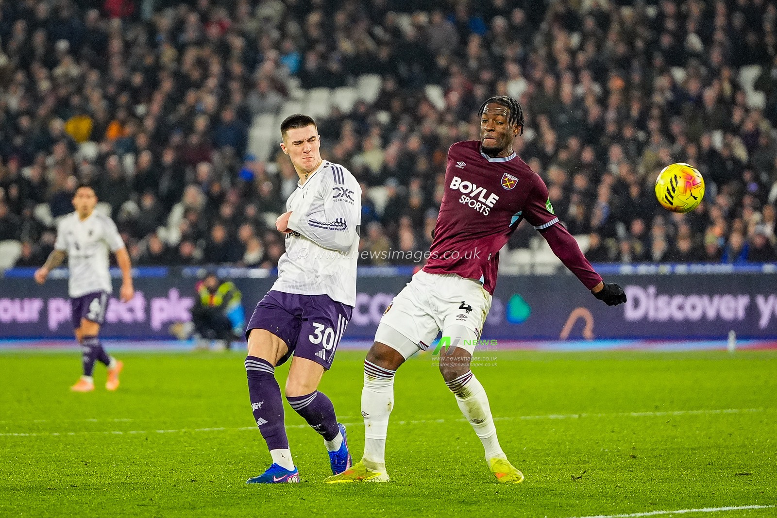 Benjamin Sesko of Manchester United scores to make it 1-1 during the Premier League match West Ham United vs Manchester United at London Stadium, London, United Kingdom on 10 February 2026

(Photo by Maynard Manyowa/News Images)