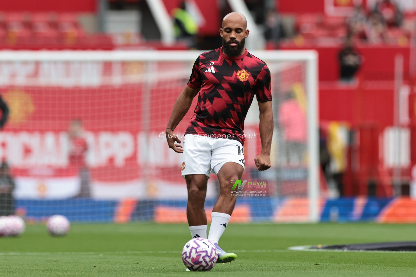Bryan Mbeumo of Manchester United in the pregame warmup session during the Premier League match Manchester United vs Burnley at Old Trafford, Manchester, United Kingdom, 30th August 2025

(Photo by Mark Cosgrove/News Images)