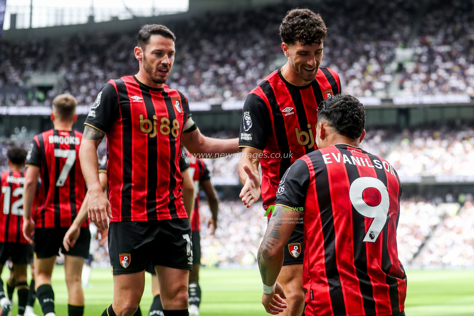 Evanlison of AFC Bournemouth celebrates his goal with teammates to make it 0-1 during the Premier League match Tottenham Hotspur vs Bournemouth at Tottenham Hotspur Stadium, London, United Kingdom, 30th August 2025

(Photo by Izzy Poles/News Images)