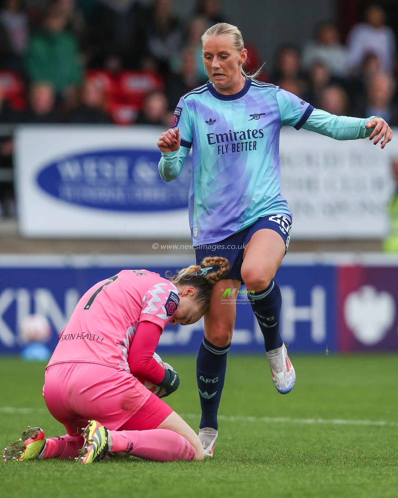 Kinga Szemik of West Ham United makes a save during the Barclays Women's Super League match West Ham United Women vs Arsenal Women at Chigwell Construction Stadium, Dagenham, United Kingdom, 20th October 2024

(Photo by Izzy Poles/News Images)