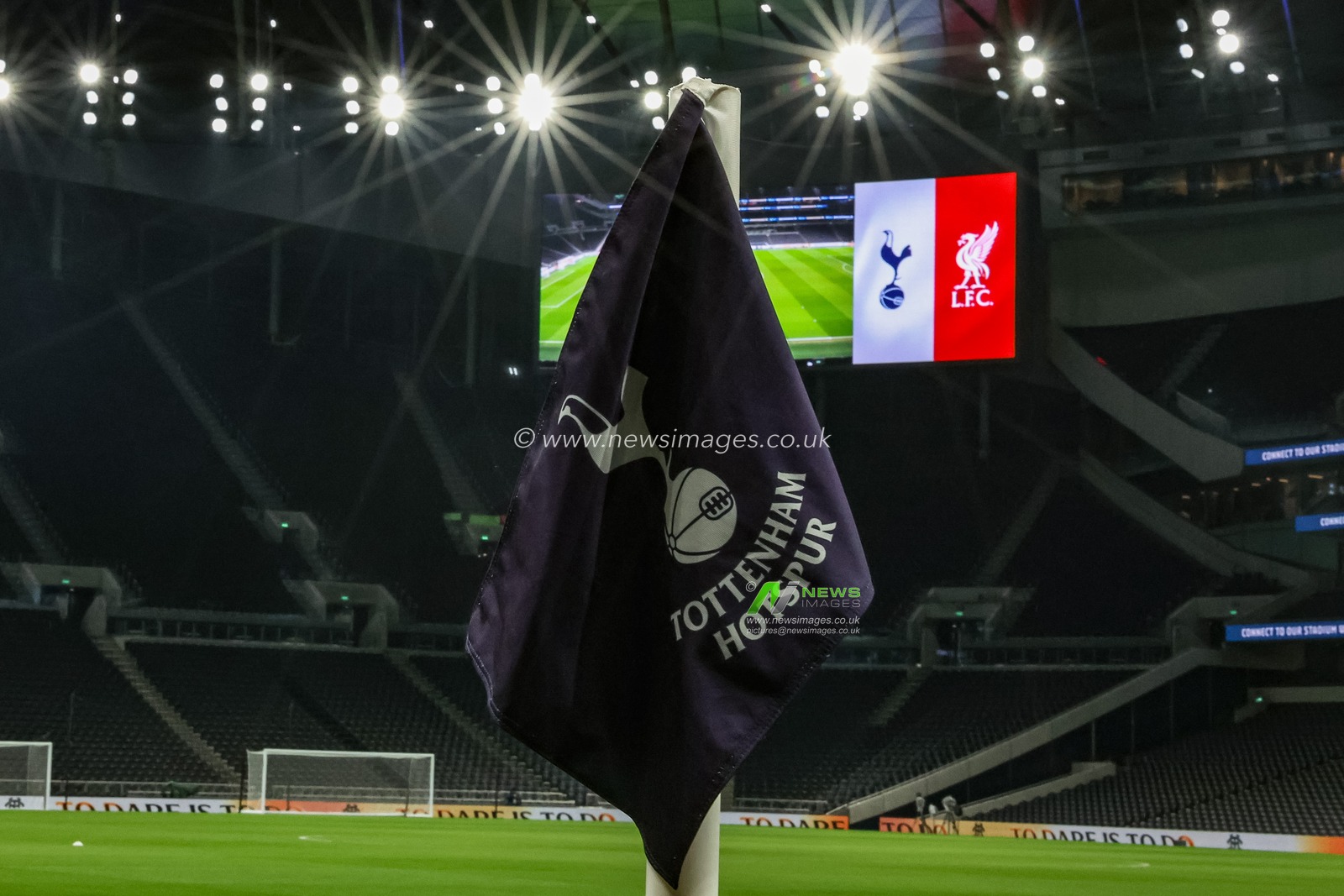Tottenham Hotspur Corner flag during the Carabao Cup Semi-Finals First Leg Tottenham Hotspur vs Liverpool at Tottenham Hotspur Stadium, London, United Kingdom, 8th January 2025

(Photo by Mark Cosgrove/News Images)