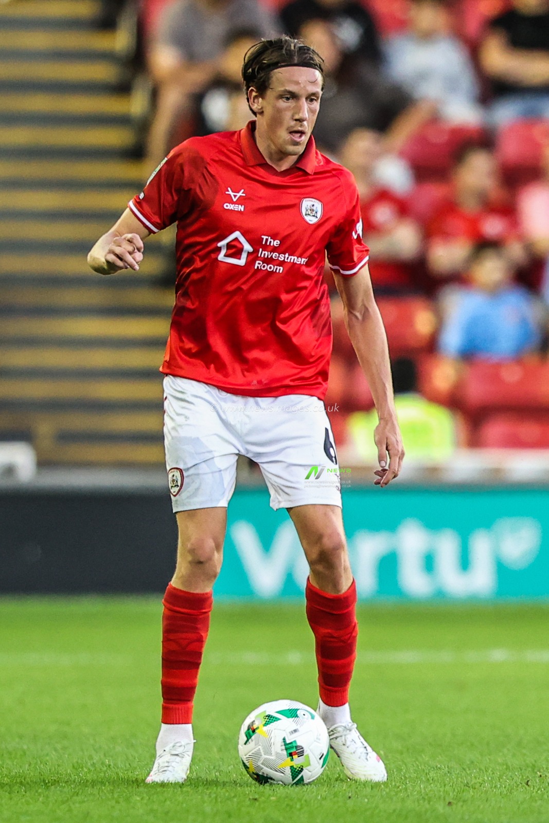 Maël de Gevigney of Barnsley during the Carabao Cup match Barnsley vs Rotherham United at Oakwell, Barnsley, United Kingdom, 26th August 2025

(Photo by Alfie Cosgrove/News Images)