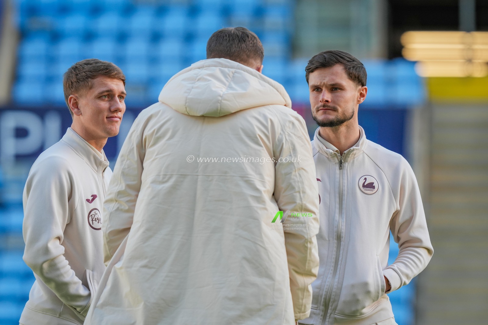 Liam Cullen, of Swansea City and Ethan Galbraith, of Swansea City inspect the pitch during the Sky Bet Championship match Coventry City vs Swansea City at Coventry Building Society Arena, Coventry, United Kingdom, 26th December 2025

(Photo by Maynard Manyowa/News Images)

*** GER AUT SUI OUT ***