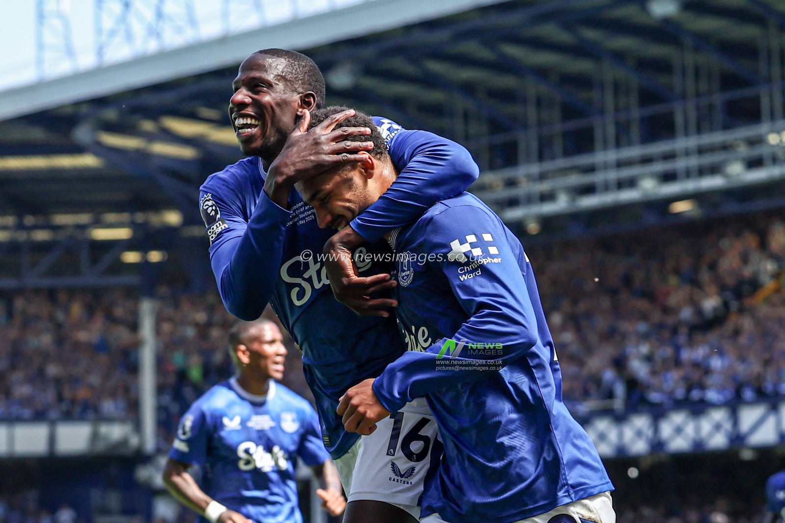 liman Ndiaye of Everton and Abdoulaye DoucourÃ© of Everton celebrates to make it 2-0 during the Premier League match Everton vs Southampton at Goodison Park, Liverpool, United Kingdom, 18th May 2025

(Photo by Mark Cosgrove/News Images)