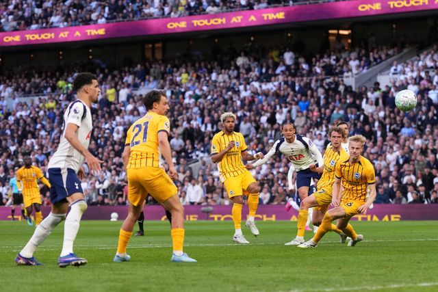Xavi Simons of Tottenham Hotspur scores to make it 2-1 during the Premier League match Tottenham Hotspur vs Brighton & Hove Albion at Tottenham Hotspur Stadium, London, United Kingdom on 18 April 2026

(Photo by Harvey Murphy/News Images)