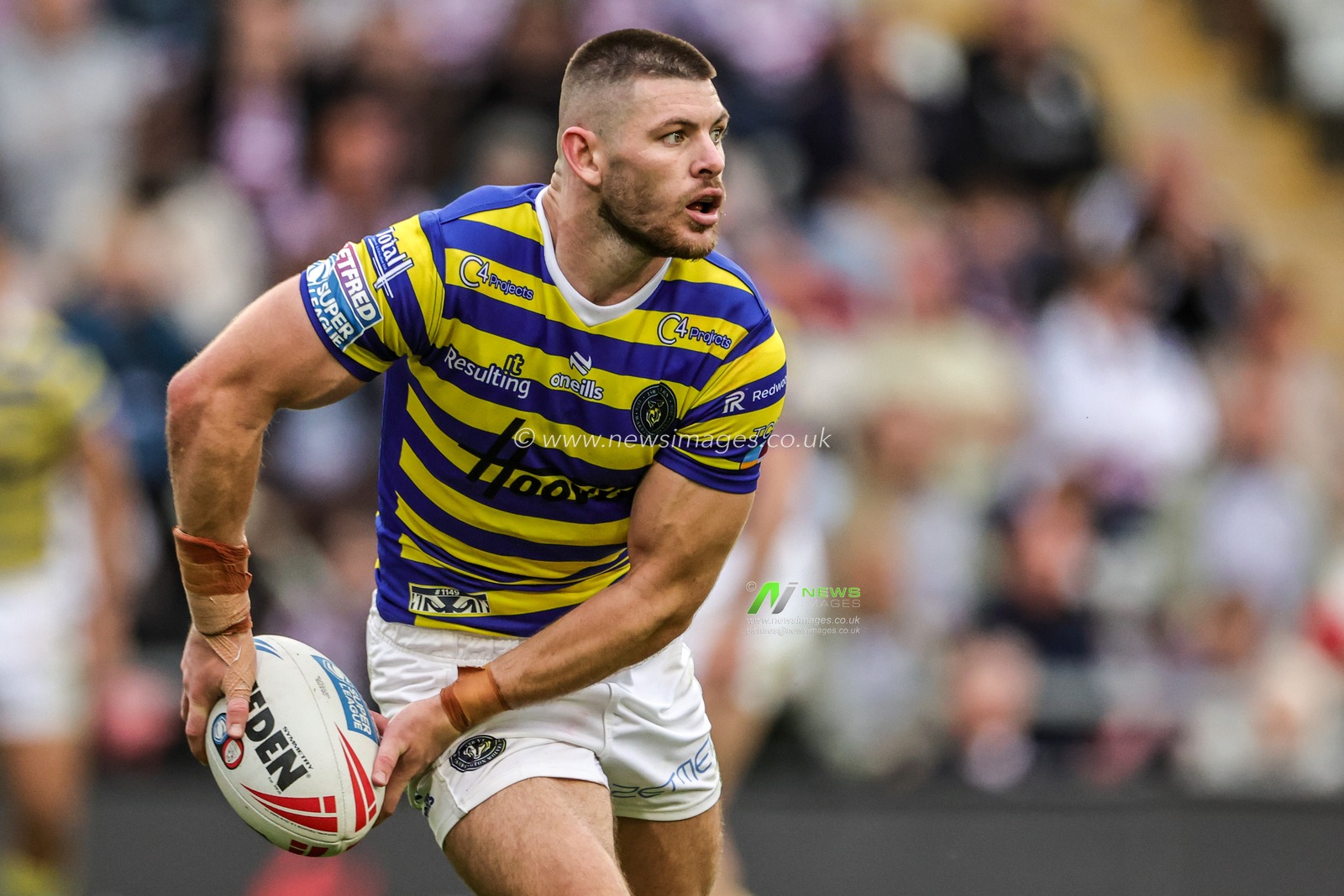 Danny Walker of Warrington Wolves passes the ball during the Betfred Super League round 20 match Leigh Leopards vs Warrington Wolves at Leigh Sports Village, Leigh, United Kingdom on 25 July 2026

(Photo by Alfie Cosgrove/News Images)