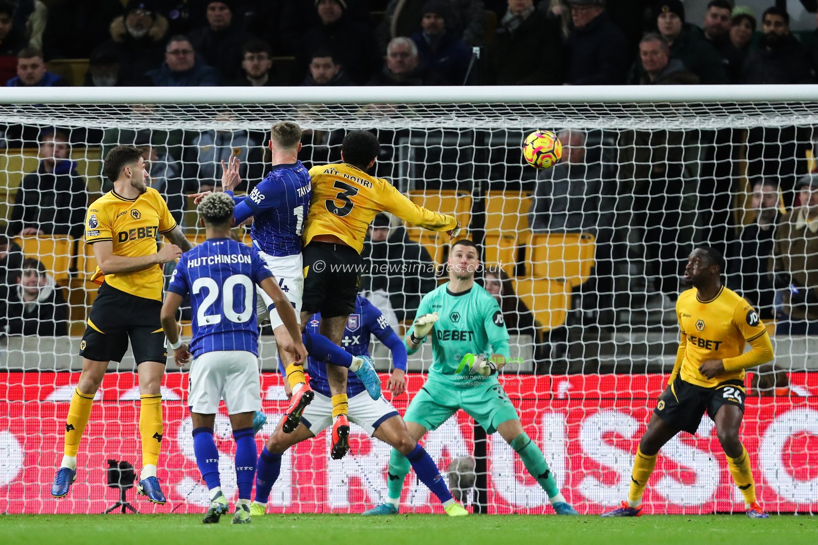 Jack Taylor of Ipswich Town scores a goal to make it 1-2 during the Premier League match Wolverhampton Wanderers vs Ipswich Town at Molineux, Wolverhampton, United Kingdom, 14th December 2024

(Photo by Gareth Evans/News Images)