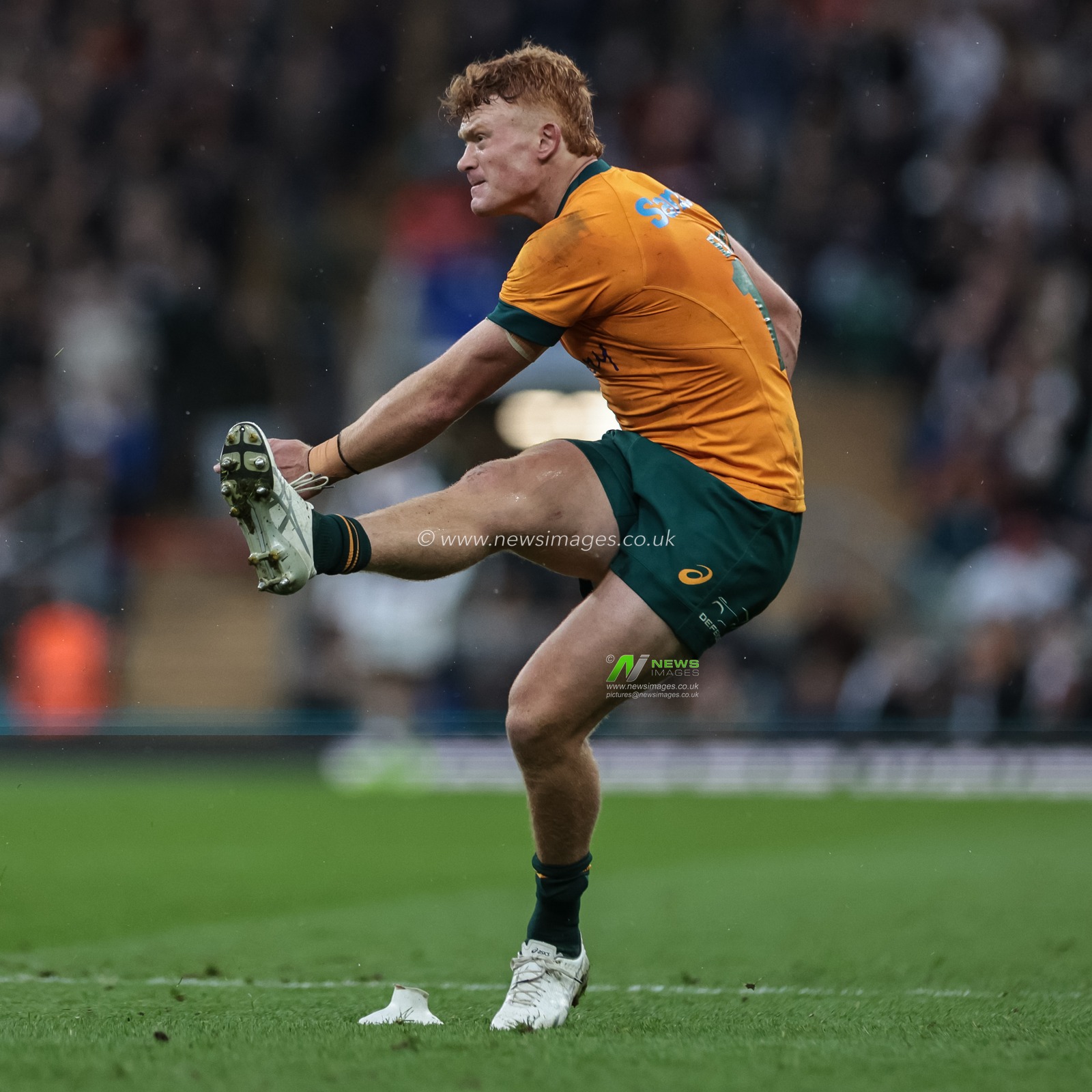 Tane Edmed of Australia in action during the Quilter Nations Series 2025 match England vs Australia at Allianz Stadium, Twickenham, United Kingdom, 1st November 2025

(Photo by Mark Cosgrove/News Images)

*** GER AUT SUI OUT ***
