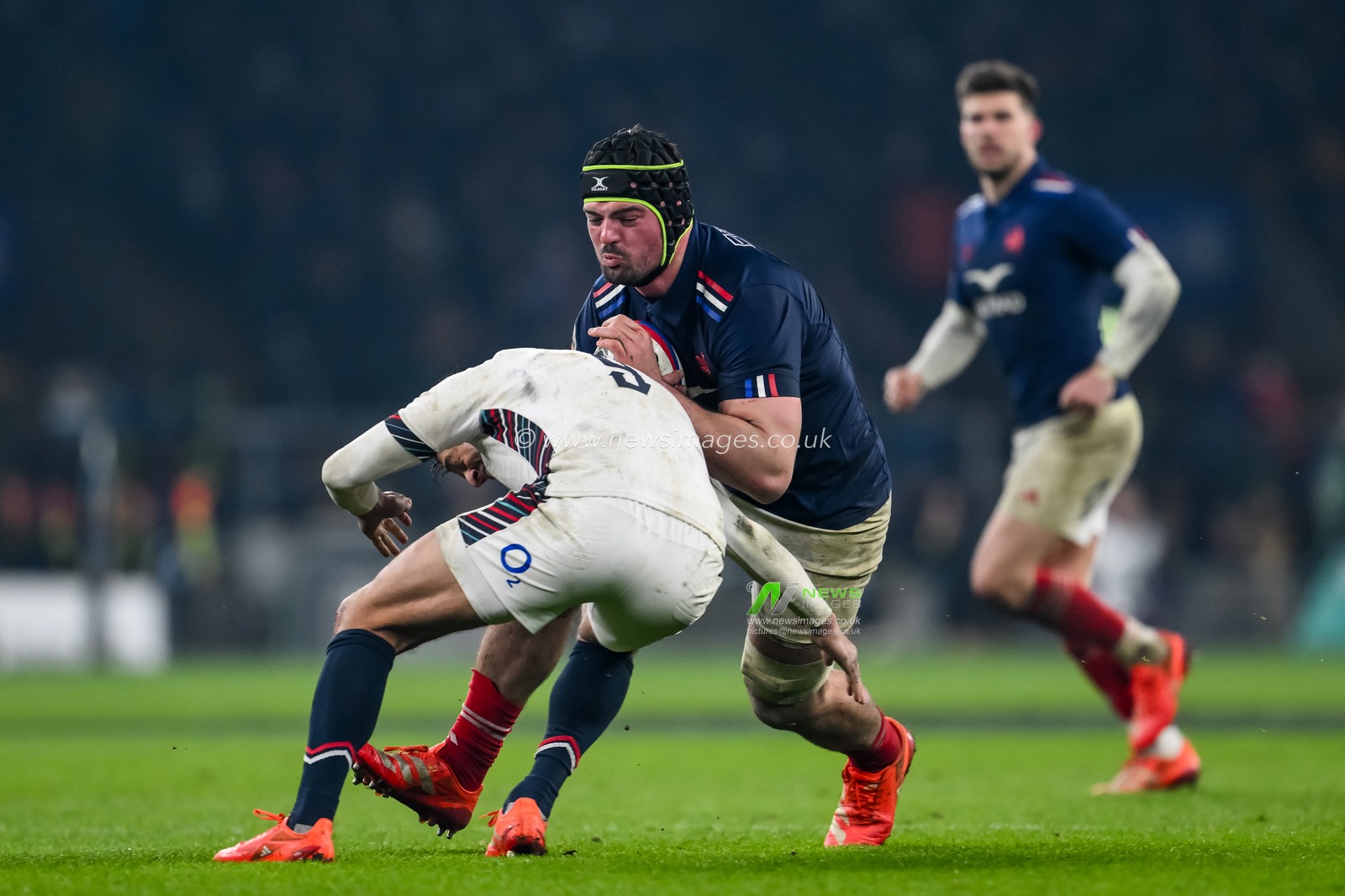 Gregory Alldritt of France is tackled by Alex Mitchell of England during the 2025 Guinness 6 Nations match England vs France at Allianz Stadium,, Twickenham, United Kingdom, 8th February 2025

(Photo by Craig Thomas/News Images)
