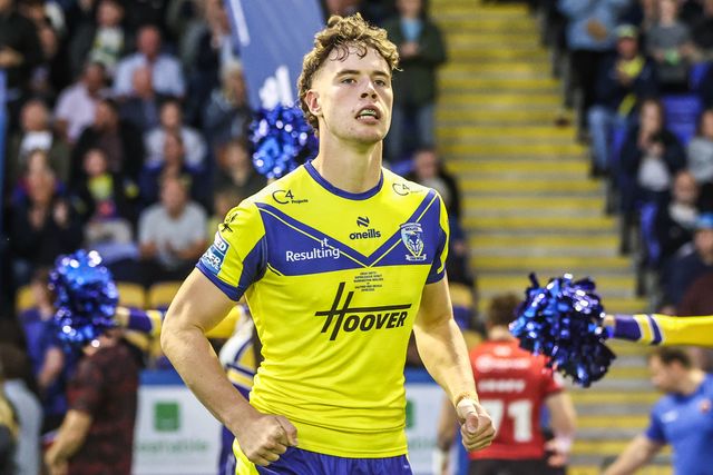 Tom McKinney of Warrington Wolves comes out for the game during the Betfred Super League Round 24 match Warrington Wolves vs Salford Red Devils at Halliwell Jones Stadium, Warrington, United Kingdom, 29th August 2025

(Photo by Alfie Cosgrove/News Images)