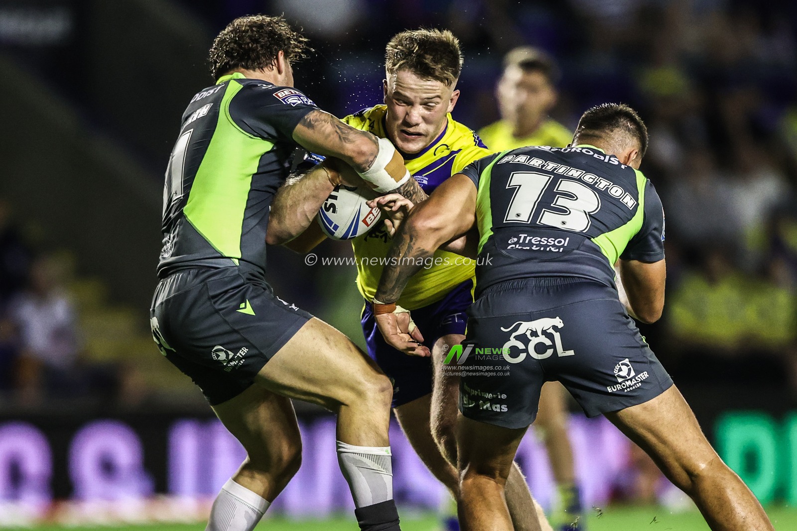 Luke Thomas of Warrington Wolves is tackled during the Betfred Super League Round 22 match Warrington Wolves vs Catalans Dragons at Halliwell Jones Stadium, Warrington, United Kingdom, 14th August 2025

(Photo by Alfie Cosgrove/News Images)