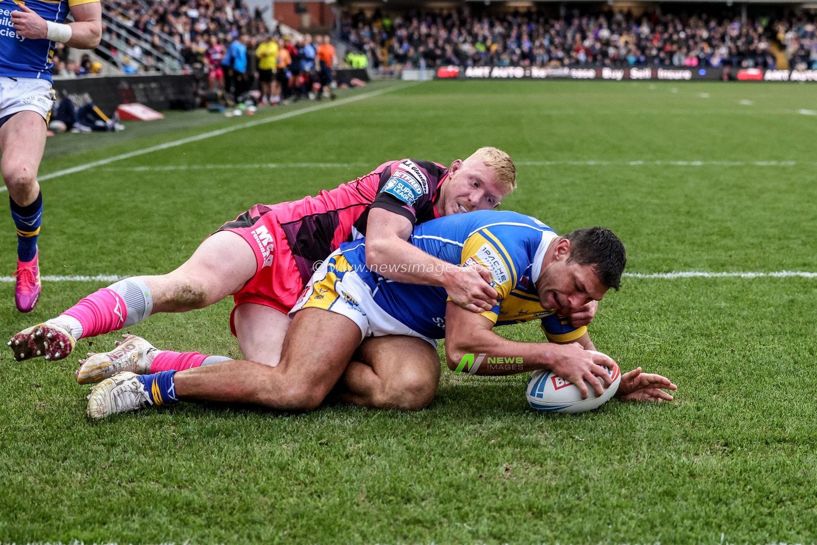 Ryan Hall of Leeds Rhinos goes over for a try during the Betfred Super League Round 3 match Leeds Rhinos vs Castleford Tigers at Headingley Stadium, Leeds, United Kingdom, 2nd March 2025

(Photo by Alfie Cosgrove/News Images)