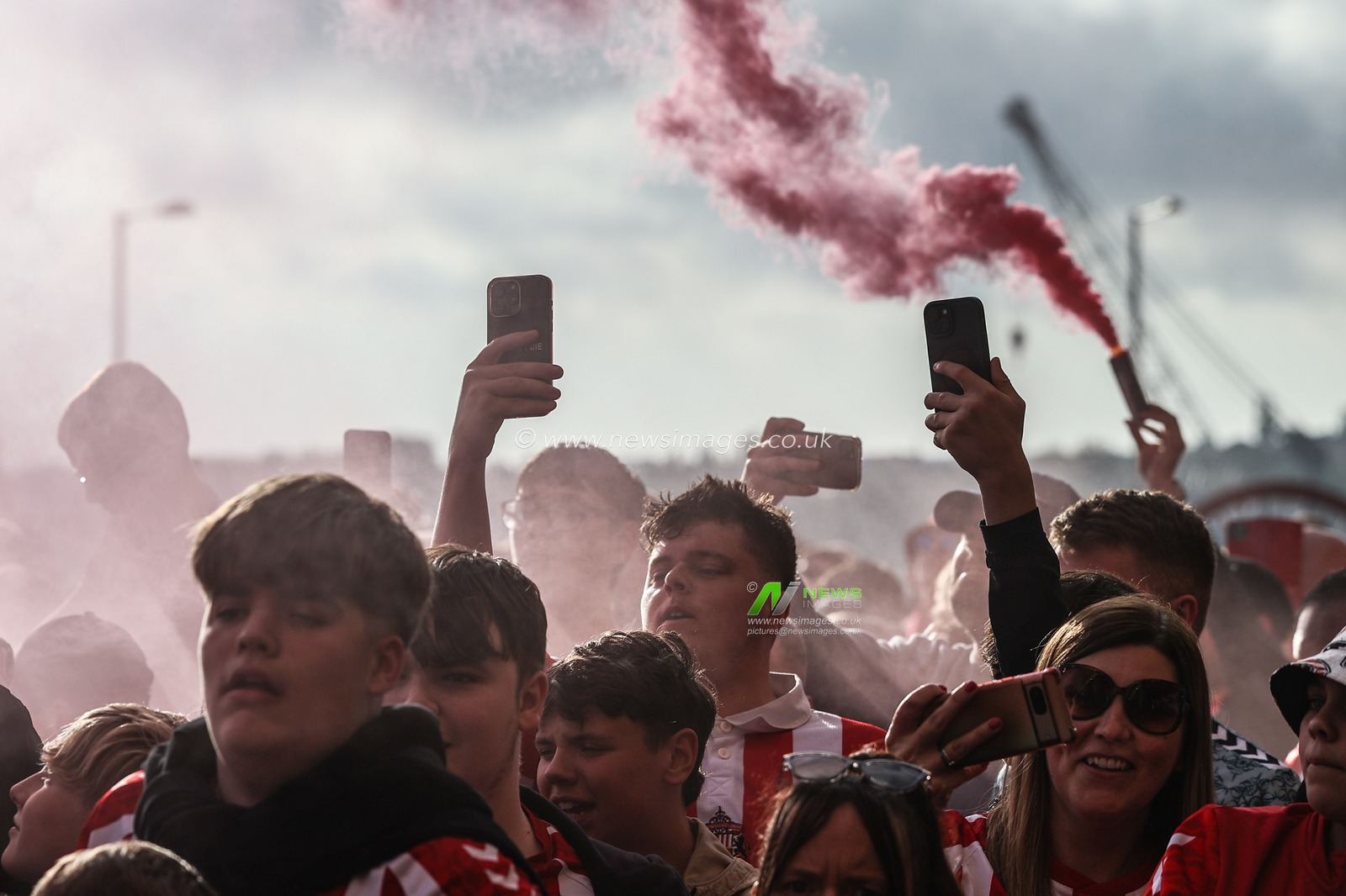 Sunderland fans during the Sky Bet Championship Playoff Semi-final match Sunderland vs Coventry City at Stadium Of Light, Sunderland, United Kingdom, 13th May 2025

(Photo by Alfie Cosgrove/News Images)