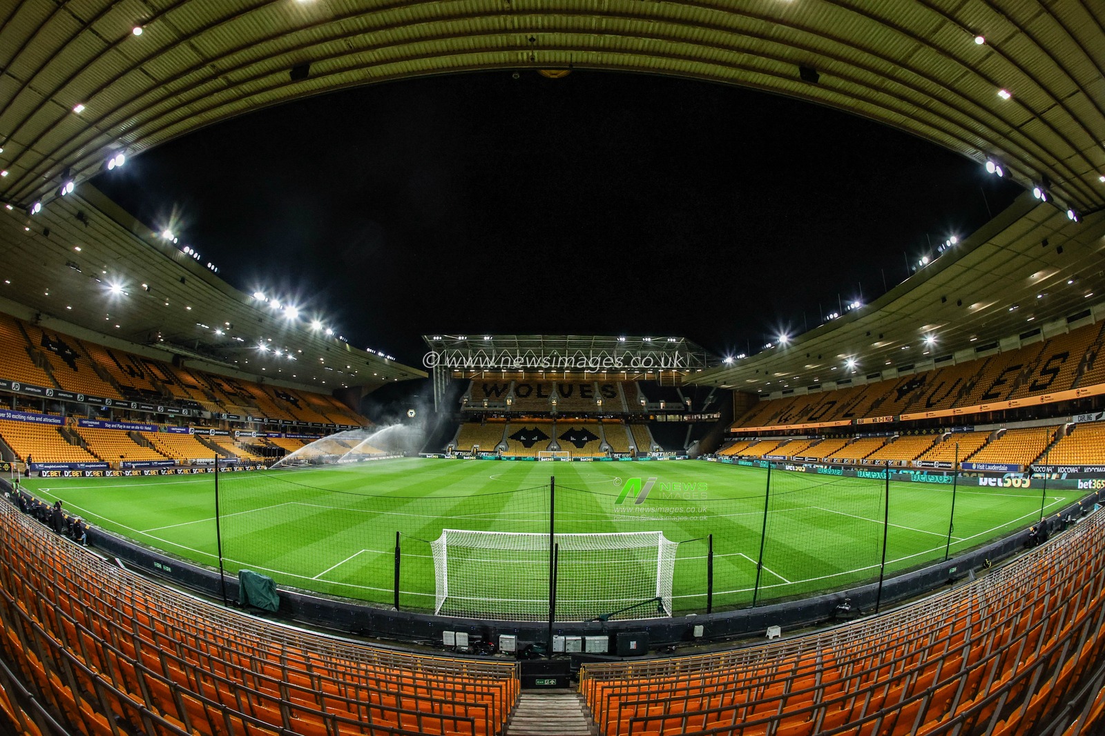 A general view of Molineux ahead of the Premier League match Wolverhampton Wanderers vs Manchester United at Molineux, Wolverhampton, United Kingdom, 8th December 2025

(Photo by Alfie Cosgrove/News Images)

*** GER AUT SUI OUT ***
