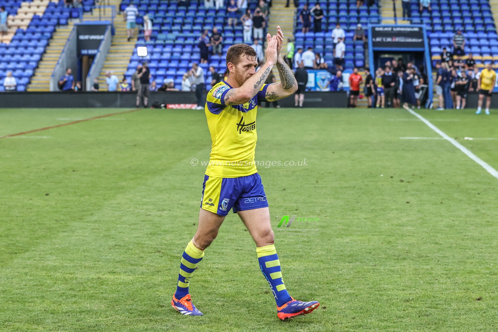 Marc Sneyd of Warrington Wolves applauds the fans after the game during the Betfred Super League round 16 match Warrington Wolves vs Hull FC at Halliwell Jones Stadium, Warrington, United Kingdom, 28th June 2025

(Photo by Alfie Cosgrove/News Images)