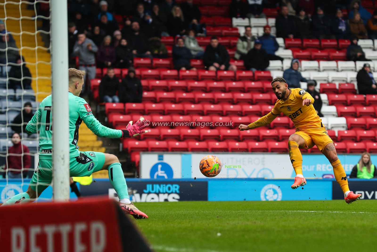 Matheus Cunha of Wolverhampton Wanderers scores a goal to make it 0-2 during the Emirates FA Cup Fourth Round Blackburn Rovers vs Wolverhampton Wanderers at Ewood Park, Blackburn, United Kingdom, 9th February 2025

(Photo by Gareth Evans/News Images)