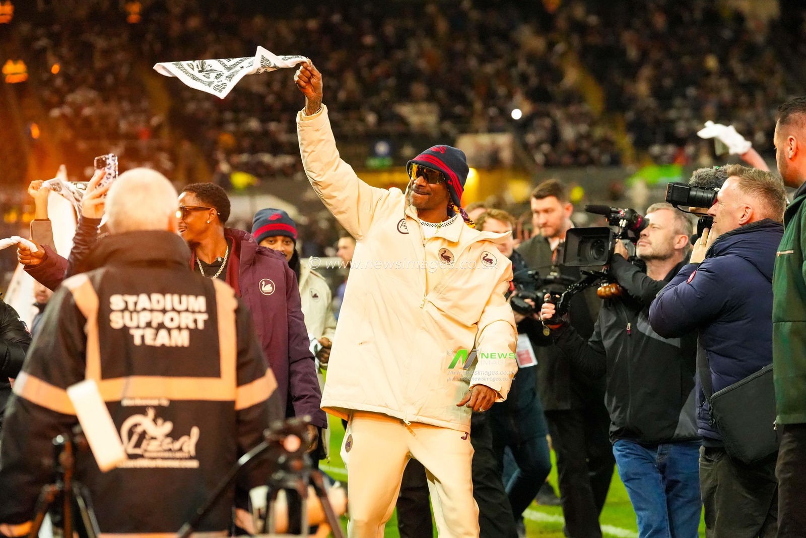 Snoop Dogg leads the crowd in a pre-match towel twirl during the Sky Bet Championship match Swansea City vs Preston North End at Swansea.com Stadium, Swansea, United Kingdom on 24 February 2026

(Photo by Andrew Lewis/News Images)
