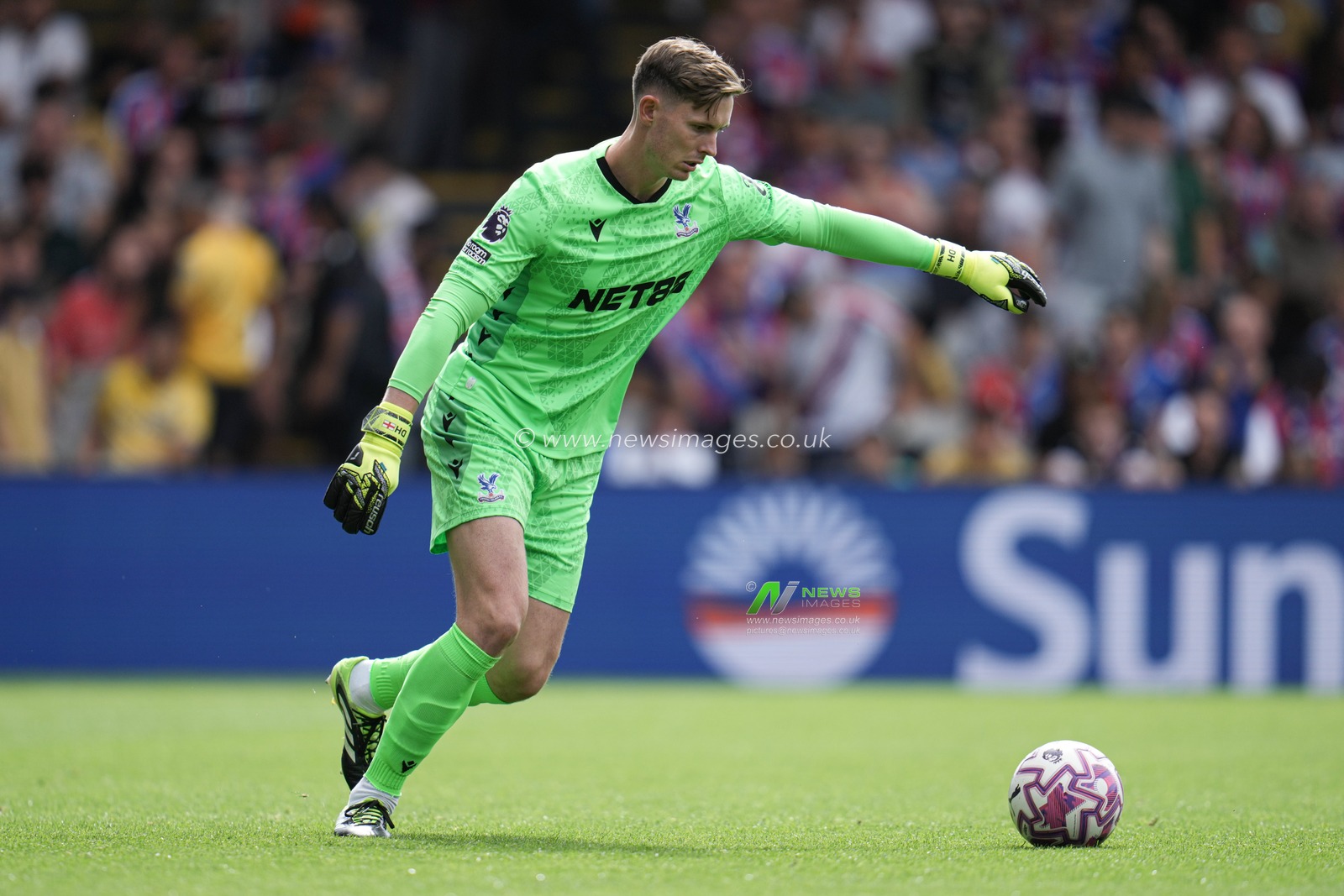 Dean Henderson of Crystal Palace during the Premier League match Crystal Palace vs Nottingham Forest at Selhurst Park, London, United Kingdom, 24th August 2025

(Photo by Harvey Murphy/News Images)