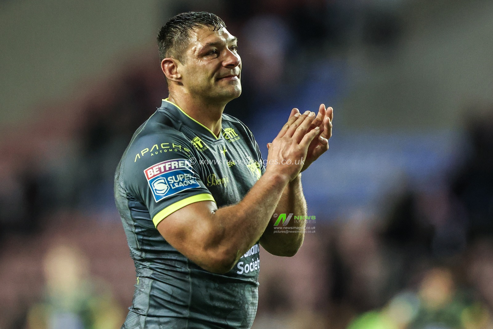 Ryan Hall of Leeds Rhinos applauds the fans after the game during the Betfred Super League round 11 match Wigan Warriors vs Leeds Rhinos at The Brick Community Stadium, Wigan, United Kingdom on 15 May 2026

(Photo by Alfie Cosgrove/News Images)