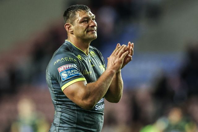 Ryan Hall of Leeds Rhinos applauds the fans after the game during the Betfred Super League round 11 match Wigan Warriors vs Leeds Rhinos at The Brick Community Stadium, Wigan, United Kingdom on 15 May 2026

(Photo by Alfie Cosgrove/News Images)
