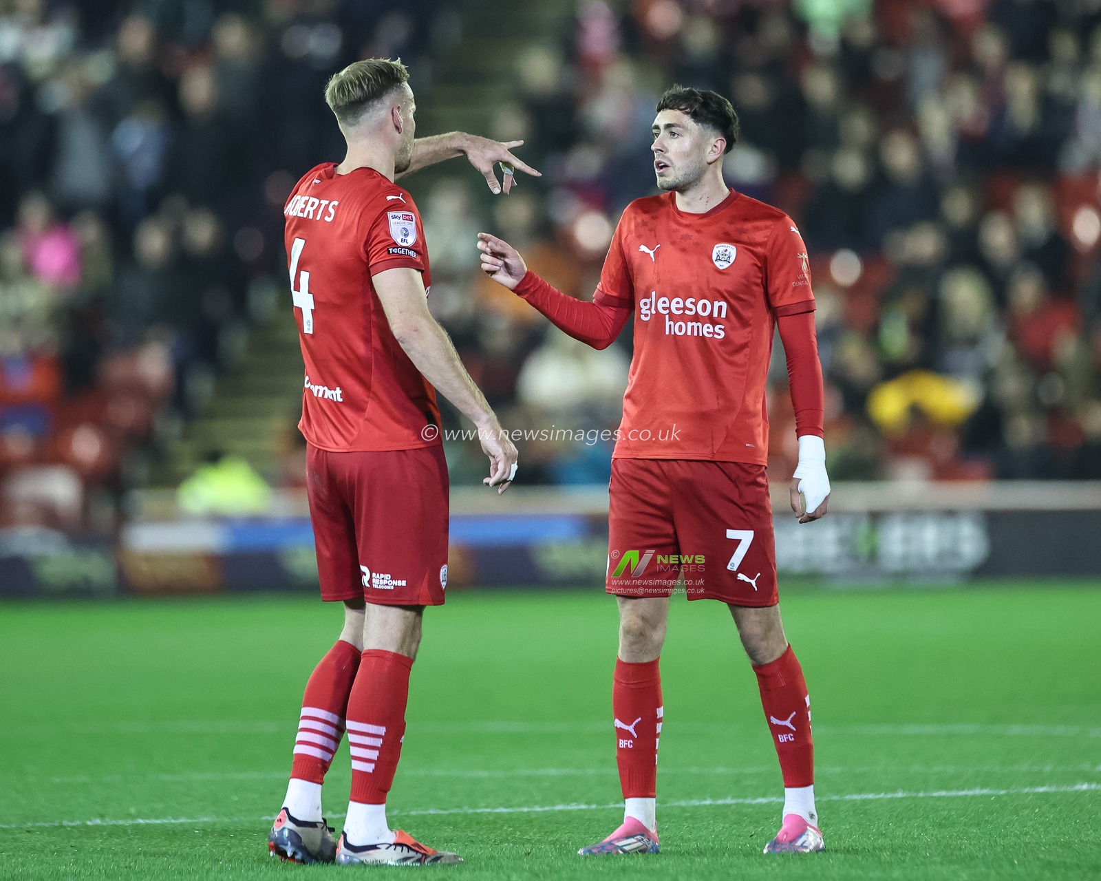 Marc Roberts of Barnsley gives instruction to Corey O'Keeffe of Barnsley during the Sky Bet League 1 match Barnsley vs Rotherham United at Oakwell, Barnsley, United Kingdom, 8th November 2024

(Photo by Mark Cosgrove/News Images)