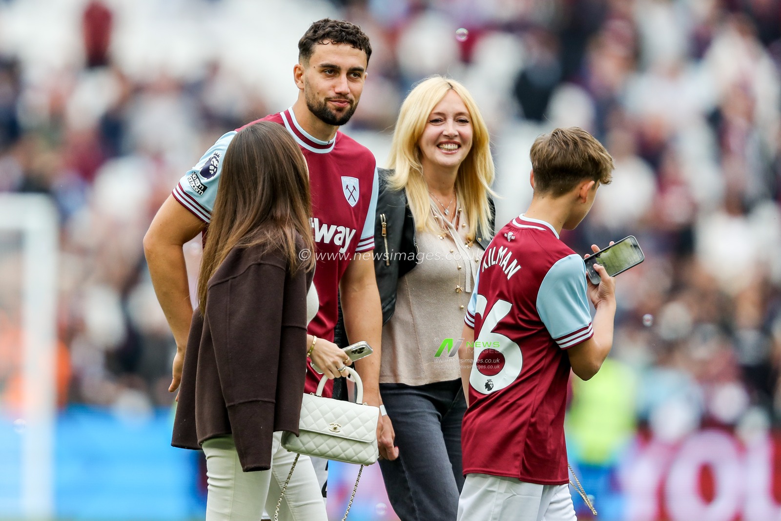 West Ham United players and families complete a lap of honour following the Premier League match West Ham United vs Nottingham Forest at London Stadium, London, United Kingdom, 18th May 2025

(Photo by Izzy Poles/News Images)