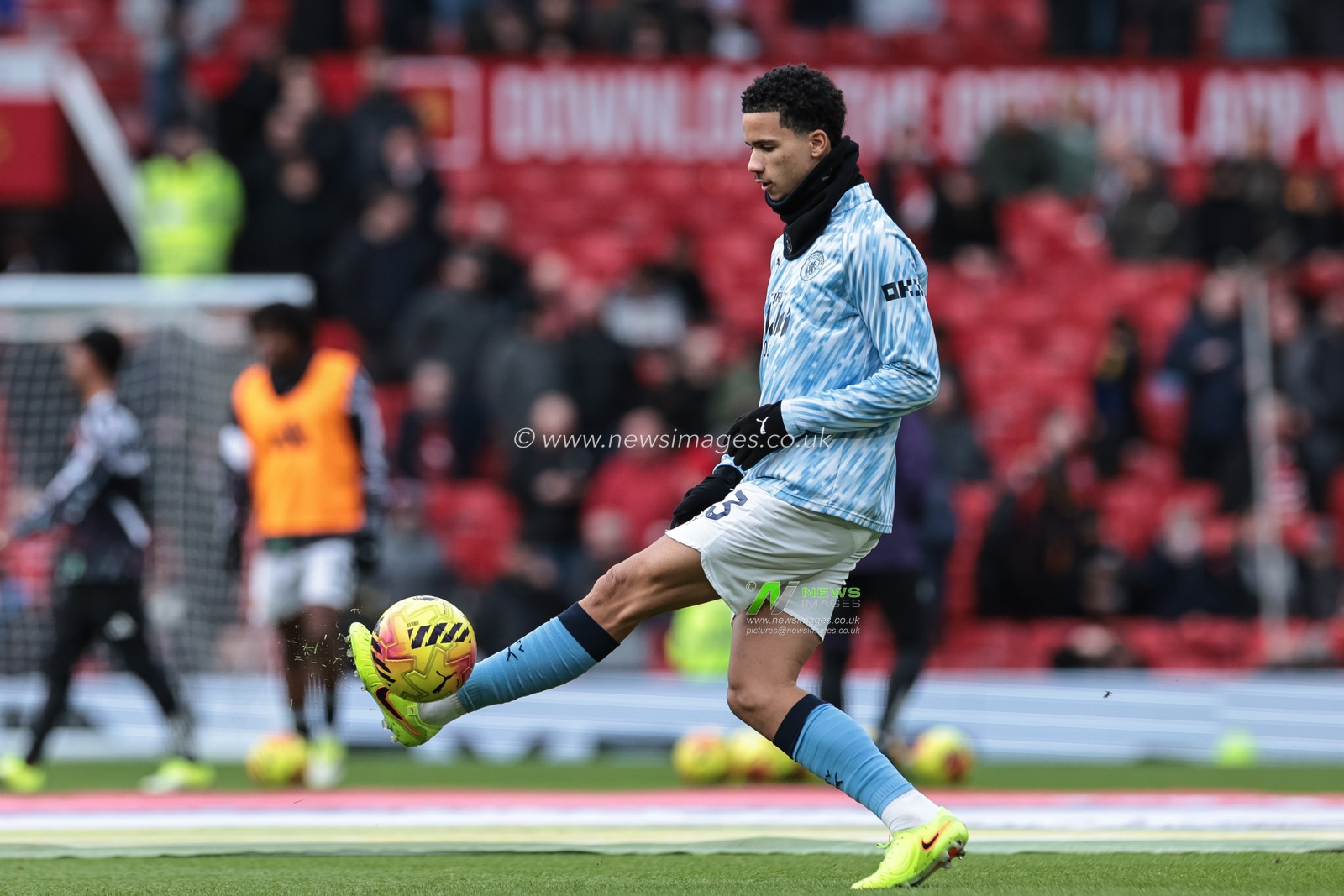Divine Mukasa of Manchester City in the pregame warmup session during the Premier League match Manchester United vs Manchester City at Old Trafford, Manchester, United Kingdom, 17th January 2026

(Photo by Mark Cosgrove/News Images)