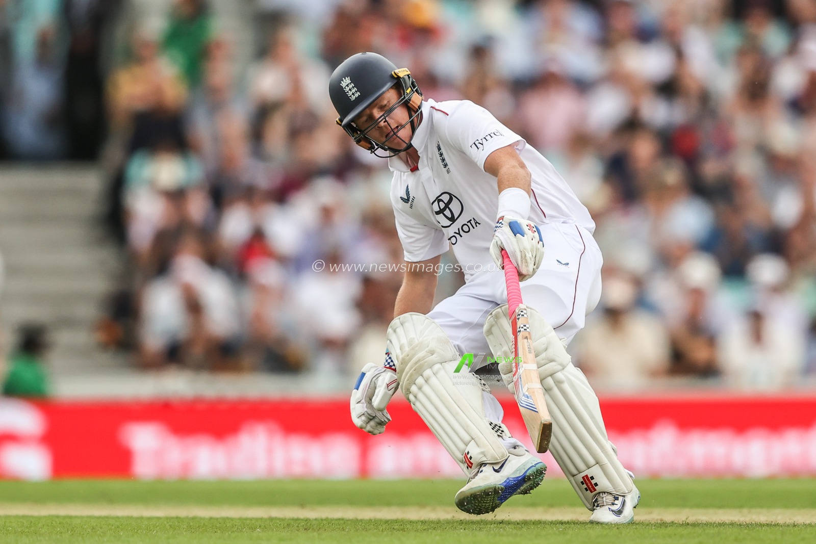 Ollie Pope of England reaches for the crease the 5th Rothesay Test Match Day 2 England v India at The Kia Oval, London, United Kingdom, 1st August 2025

(Photo by Alfie Cosgrove/News Images)