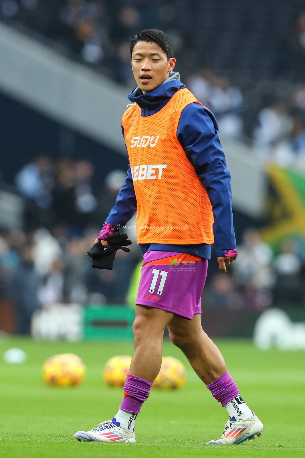 Hwang Hee-Chan of Wolverhampton Wanderers in the pregame warmup session during the Premier League match Tottenham Hotspur vs Wolverhampton Wanderers at Tottenham Hotspur Stadium, London, United Kingdom, 29th December 2024

(Photo by Izzy Poles/News Images)