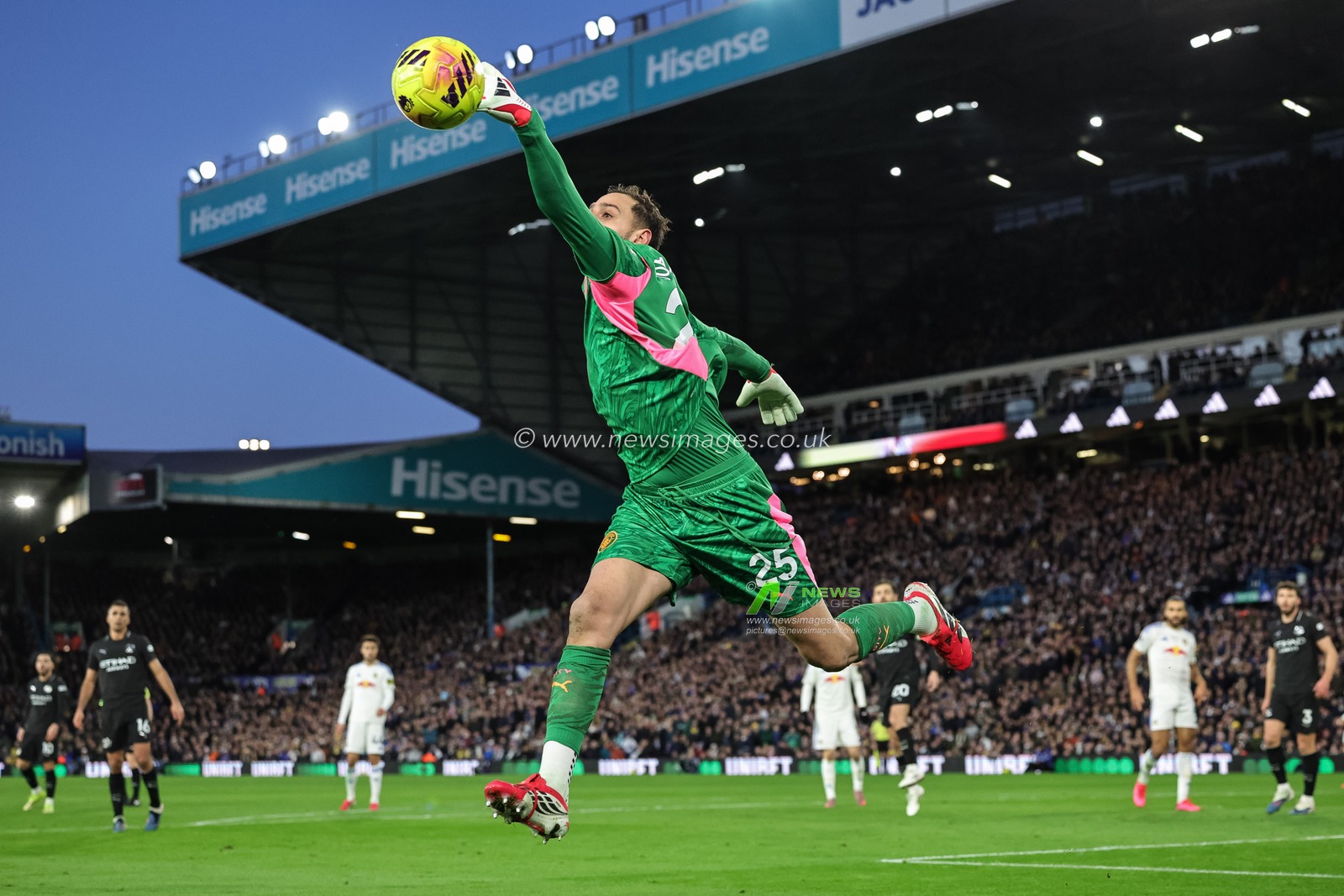 Manchester City goalkeeper Gianluigi Donnarumma fails to keep the ball in play, corner given during the Premier League match Leeds United vs Manchester City at Elland Road, Leeds, United Kingdom on 28 February 2026

(Photo by Mark Cosgrove/News Images)